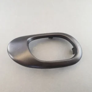 قاب دور دستگیره درب بازکن داخلی چپ ایساکو کد 1260901708 مناسب برای پژو 206 - Image 2